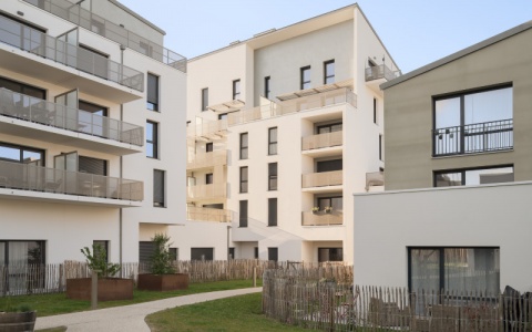 Logements, activités, poste